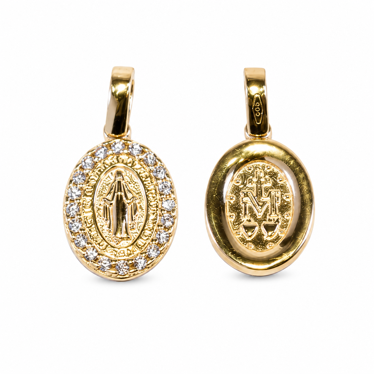 Privjesak medaljon od zlata 14KT u žutom tonu s cirkonima, dimenzije 1 cm x 1 cm.
