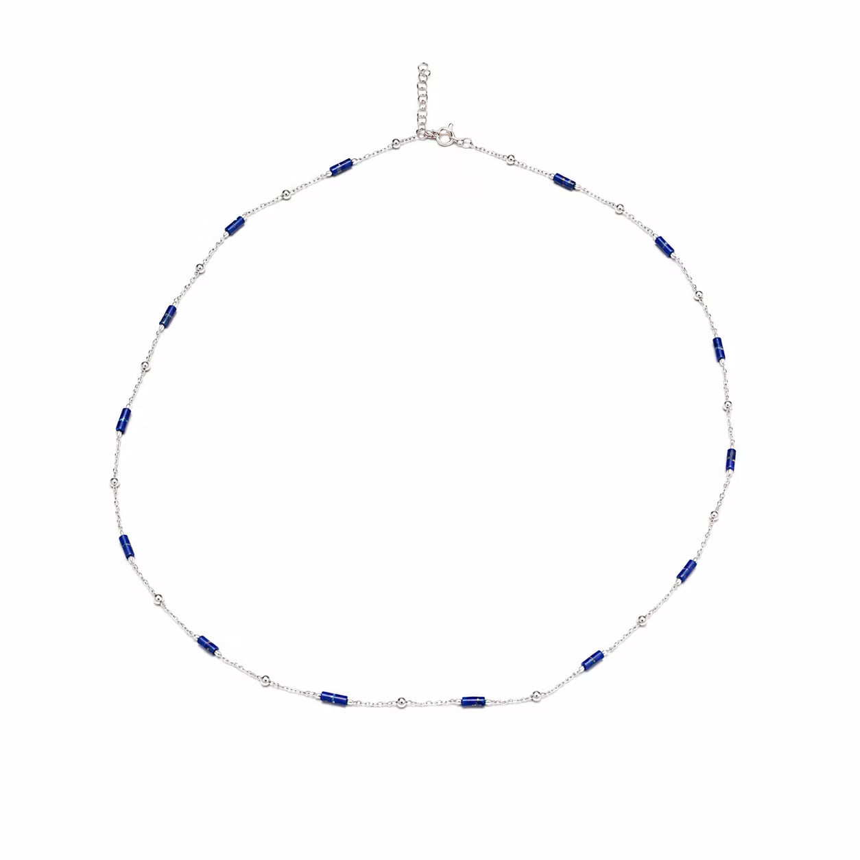 Srebrna ogrlica s lapis lazuli detaljima u duboko plavoj boji
