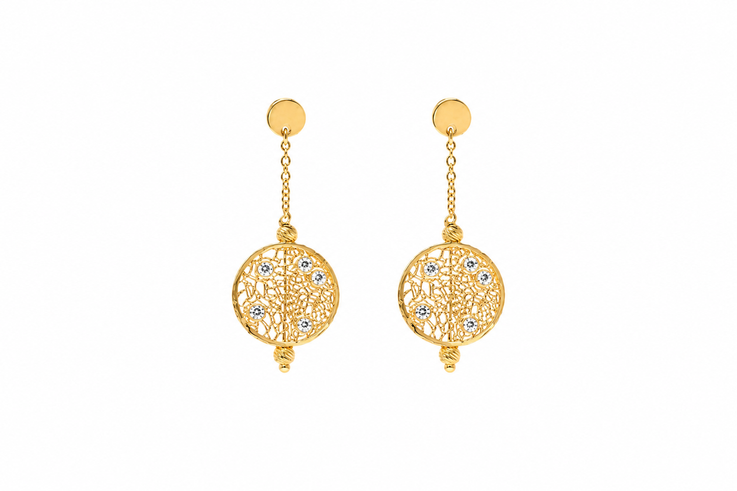 Naušnice zlatne 14KT štift s cirkonima

Ove elegantne štift naušnice izrađene su od 14-karatnog žutog zlata i ukrašene cirkonima koji im daju izražen sjaj i profinjen izgled. Njihova veličina od 3 cm pruža upečatljiv, ali uravnotežen dojam. Idealne su za svakodnevno nošenje ili posebne prigode, dodajući luksuzan i sofisticiran detalj vašem stilu.