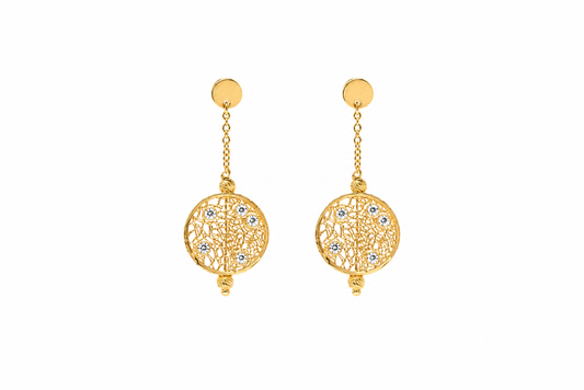 Naušnice zlatne 14KT štift s cirkonima

Ove elegantne štift naušnice izrađene su od 14-karatnog žutog zlata i ukrašene cirkonima koji im daju izražen sjaj i profinjen izgled. Njihova veličina od 3 cm pruža upečatljiv, ali uravnotežen dojam. Idealne su za svakodnevno nošenje ili posebne prigode, dodajući luksuzan i sofisticiran detalj vašem stilu.