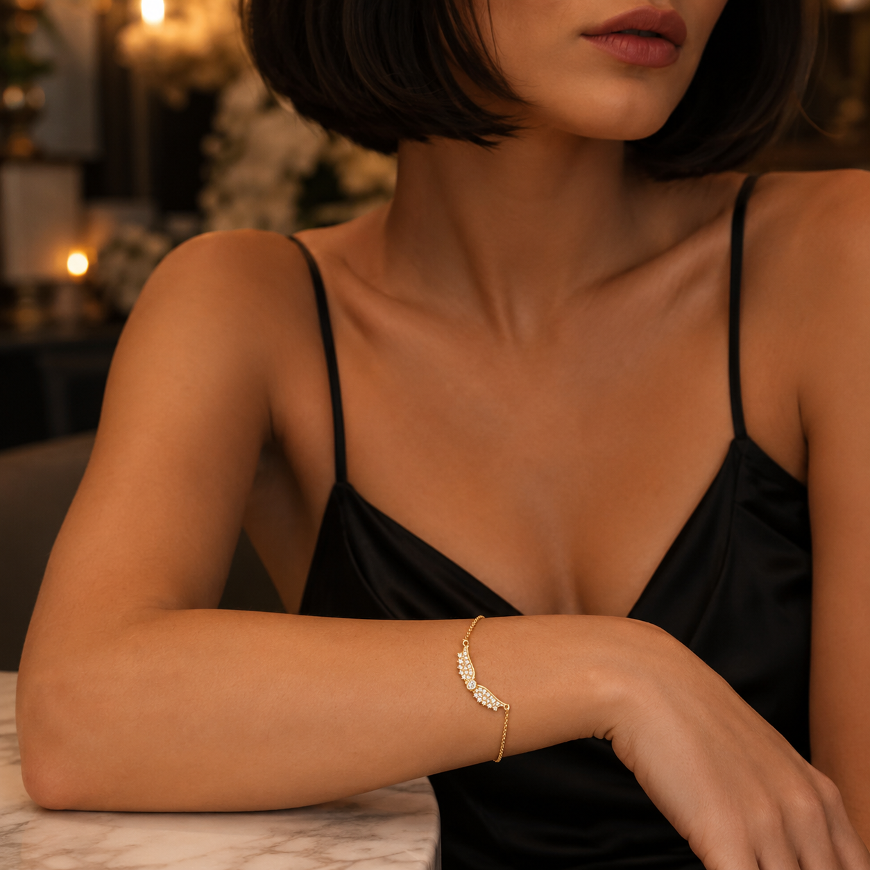 Narukvica zlatna 14KT

Ova elegantna narukvica izrađena je od 14-karatnog žutog zlata i ukrašena cirkonima koji joj daju poseban i profinjen izgled. Njezina dužina od 14 cm osigurava ugodno pristajanje, dok cirkoni unose toplinu i sofisticiranost. Savršena je za svakodnevno nošenje ili posebne prigode, dodajući luksuzan i elegantan naglasak vašem stilu.
