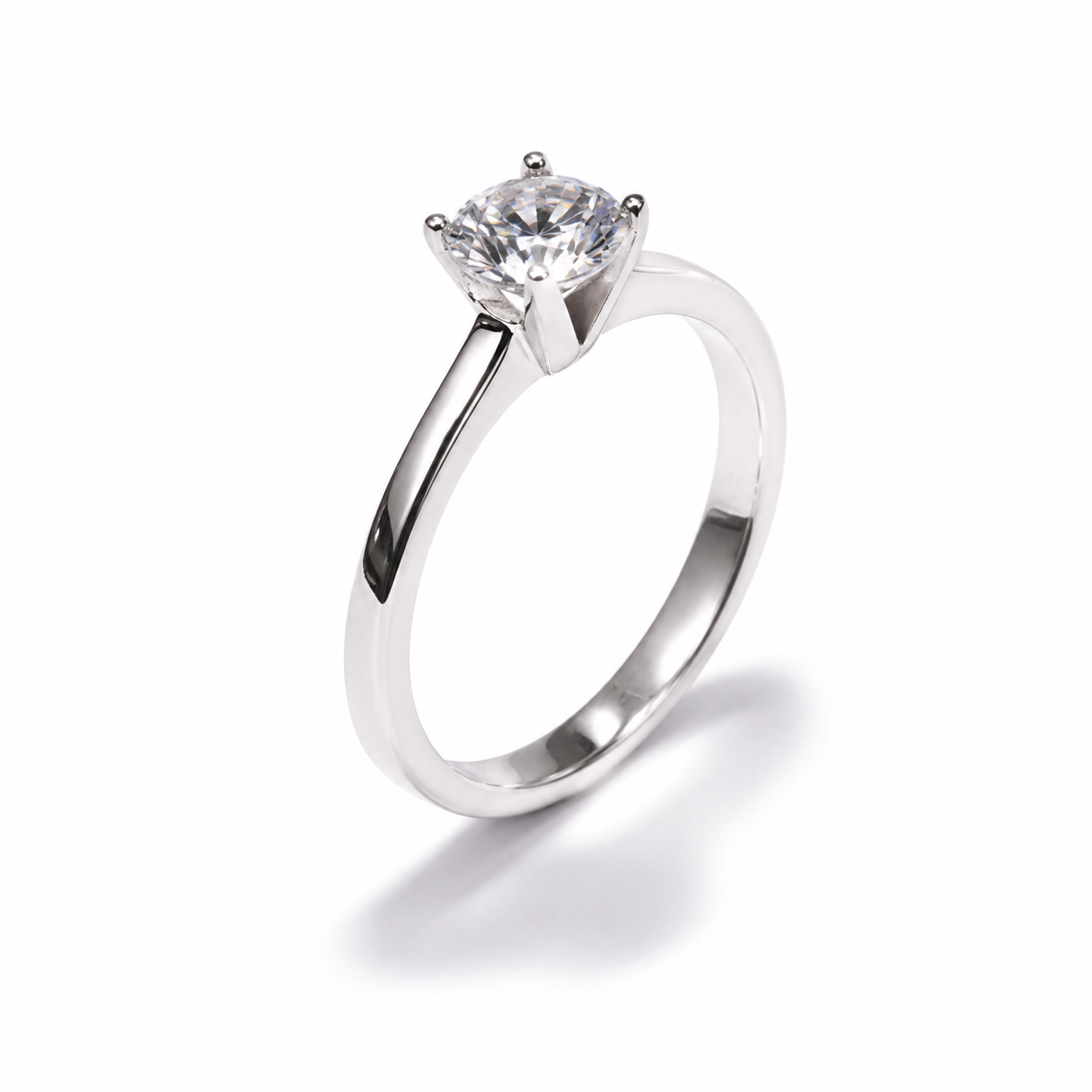 Prsten zlatni 14KT s cirkonom ističe se elegantnom solitaire formom, profinjenim bijelim tonom i sjajnim središnjim kamenom. Čist dizajn i klasična linija daju mu bezvremenski izgled koji se lako uklapa u svakodnevne, svečane i elegantne kombinacije.