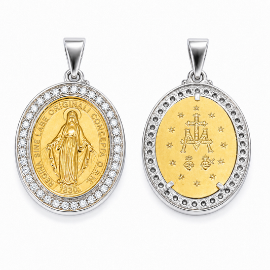 Privjesak medaljon od zlata 14KT u višebojnom tonu s cirkonima, dimenzije 3.5 cm x 2 cm.