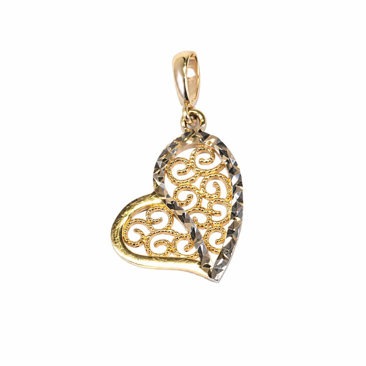 Privjesak srce od zlata 14KT u žutom tonu filigranskog dizajna, dimenzije 1 cm x 1.5 cm.