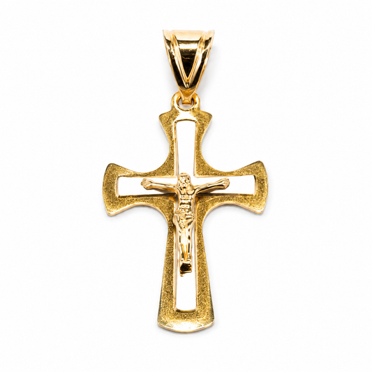 Privjesak križ od zlata 14KT u višebojnom tonu s raspelom, dimenzije 3 cm x 1.5 cm.